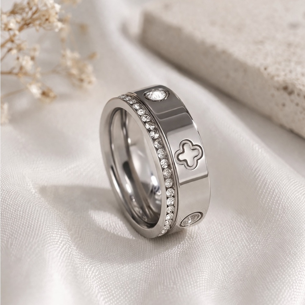 2PC Clover Crystal Ring Set – Stainless Steel size 7
